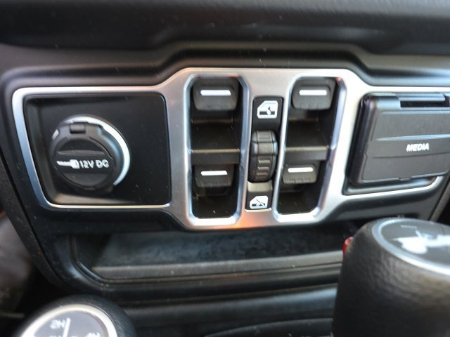 Used 2024 Jeep Wrangler Unlimited Sahara AWD/4WD image 16