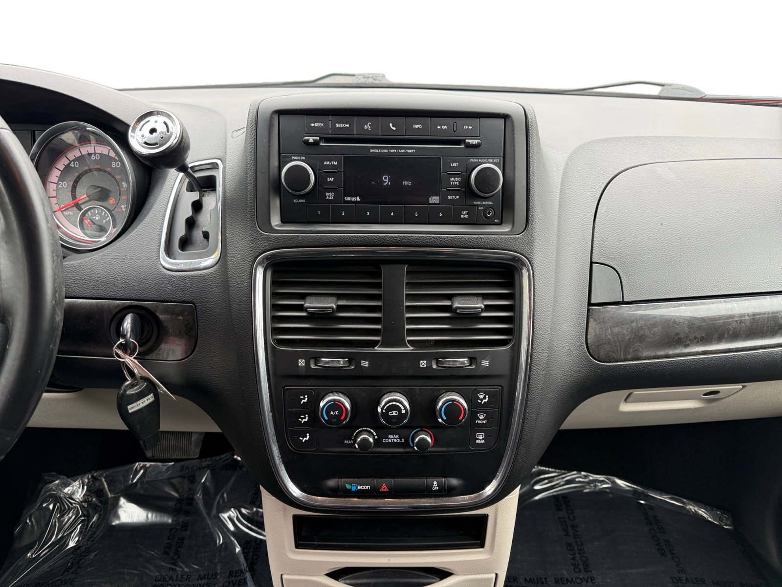 Used 2017 Dodge Grand Caravan SE w/ UConnect Hands-Free Group image 11