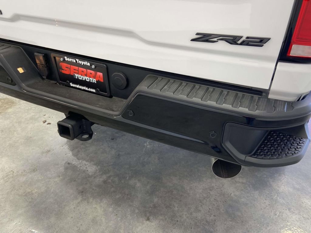 Used 2025 Chevrolet Silverado 2500 ZR2 w/ Technology Package image 16