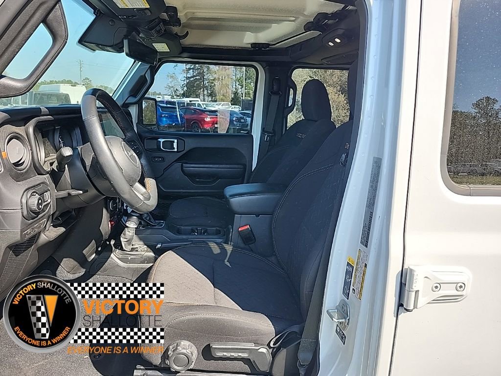 Certified 2024 Jeep Gladiator Mojave w/ Technology Group image 18