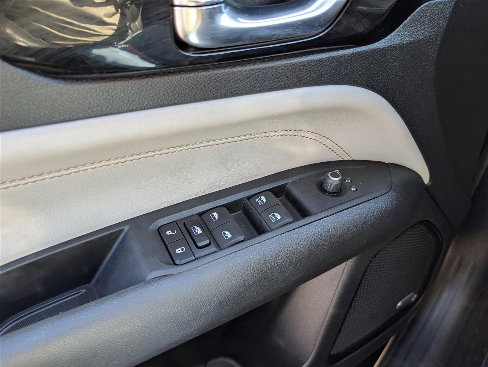 Used 2022 Jeep Compass Limited w/ Sun and Sound Group image 18