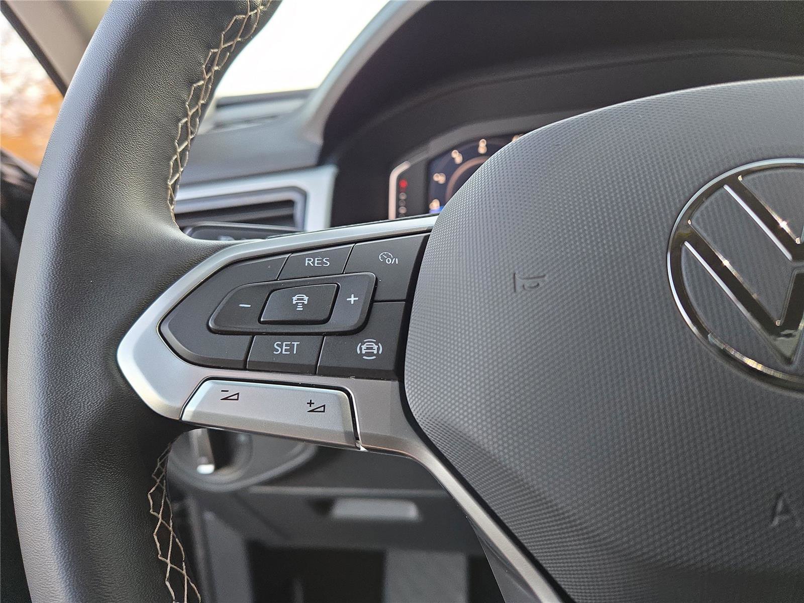 Used 2023 Volkswagen Atlas SE image 12