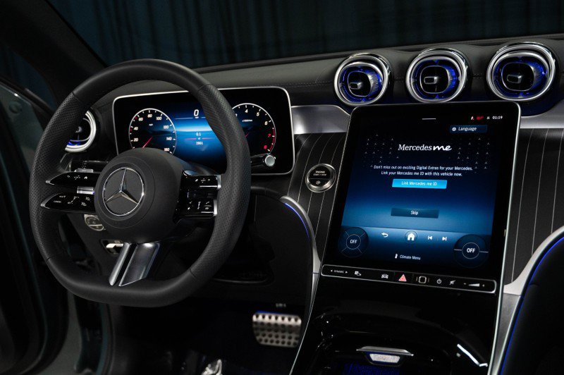 Certified 2025 Mercedes-Benz GLC 300 4MATIC image 18