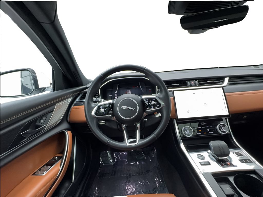Used 2024 Jaguar XF R-Dynamic SE RWD image 33