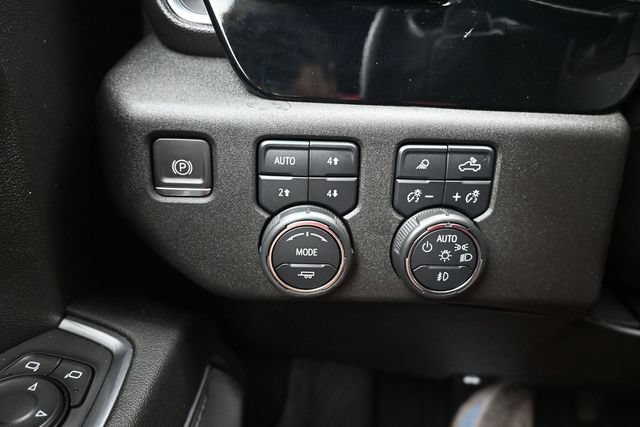 Used 2024 Chevrolet Silverado 1500 High Country w/ Z71 Off-Road Package AWD/4WD image 11