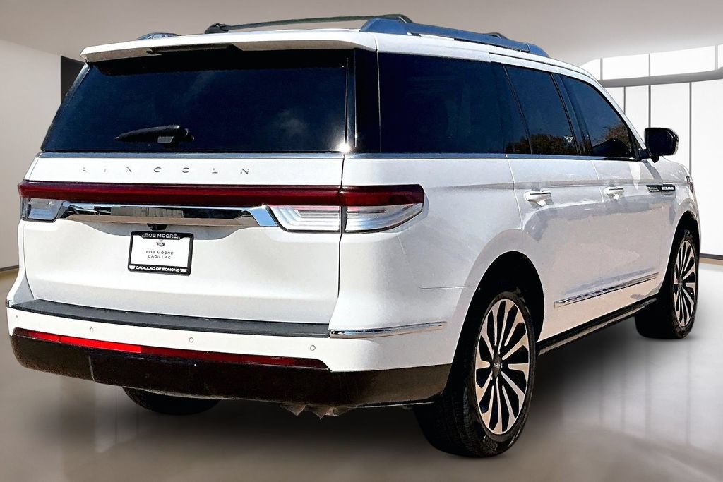 Used 2022 Lincoln Navigator Reserve AWD/4WD image 2
