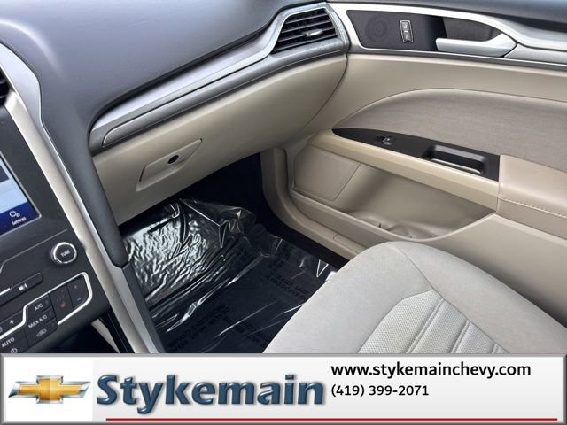 Used 2020 Ford Fusion SE AWD/4WD image 37