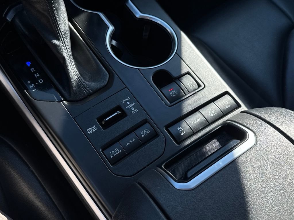 Used 2022 Toyota Highlander XLE image 30