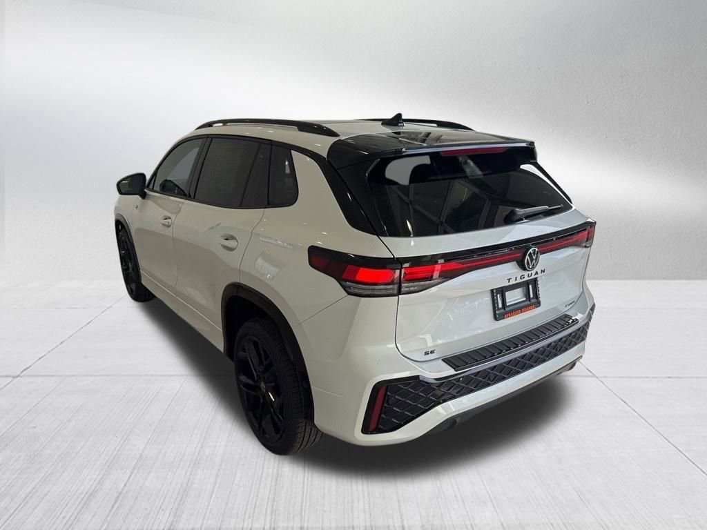 New 2025 Volkswagen Tiguan SE R-Line image 3
