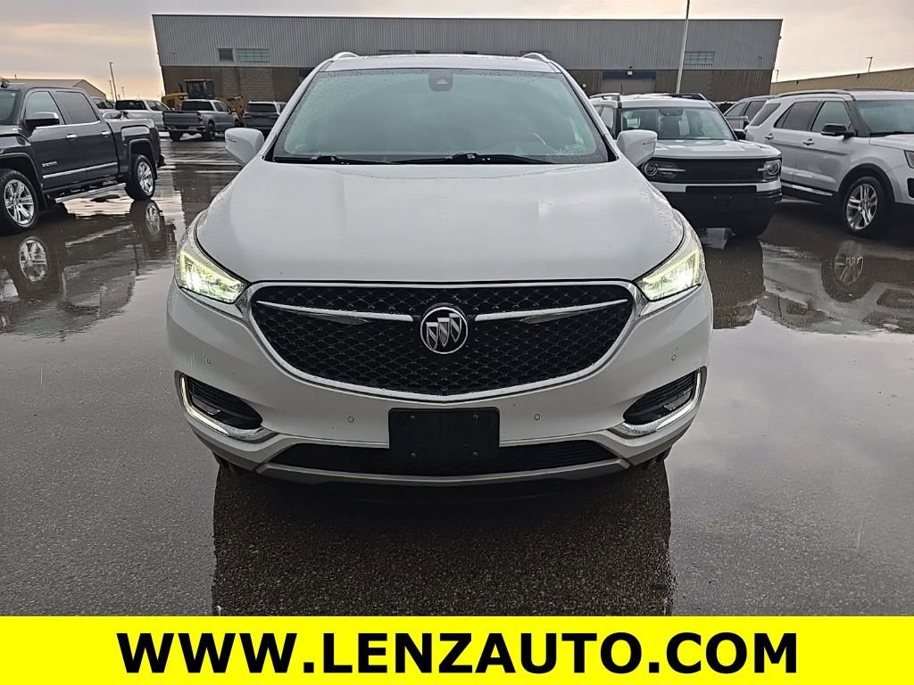 Used 2018 Buick Enclave Avenir w/ Avenir Technology Package AWD/4WD image 2