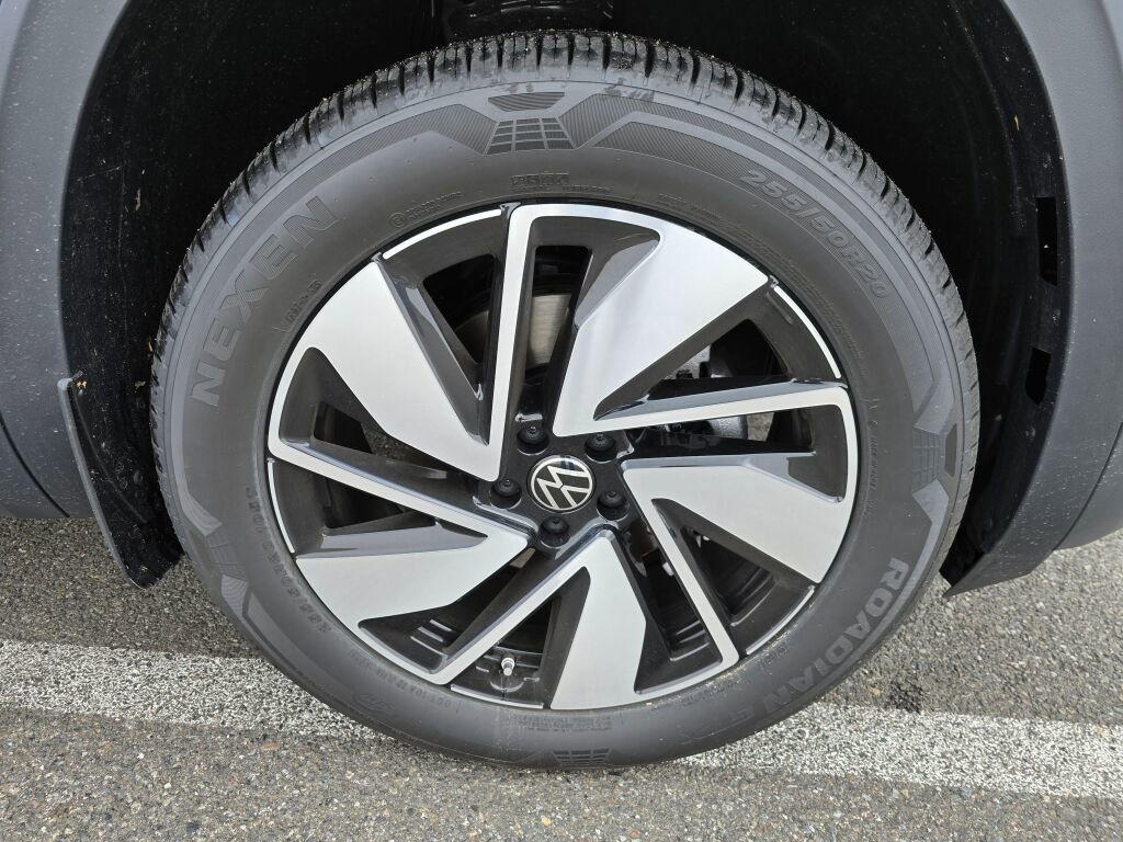 New 2025 Volkswagen Atlas SE image 22