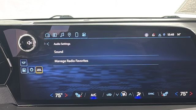 Used 2025 Chevrolet Traverse LT image 27