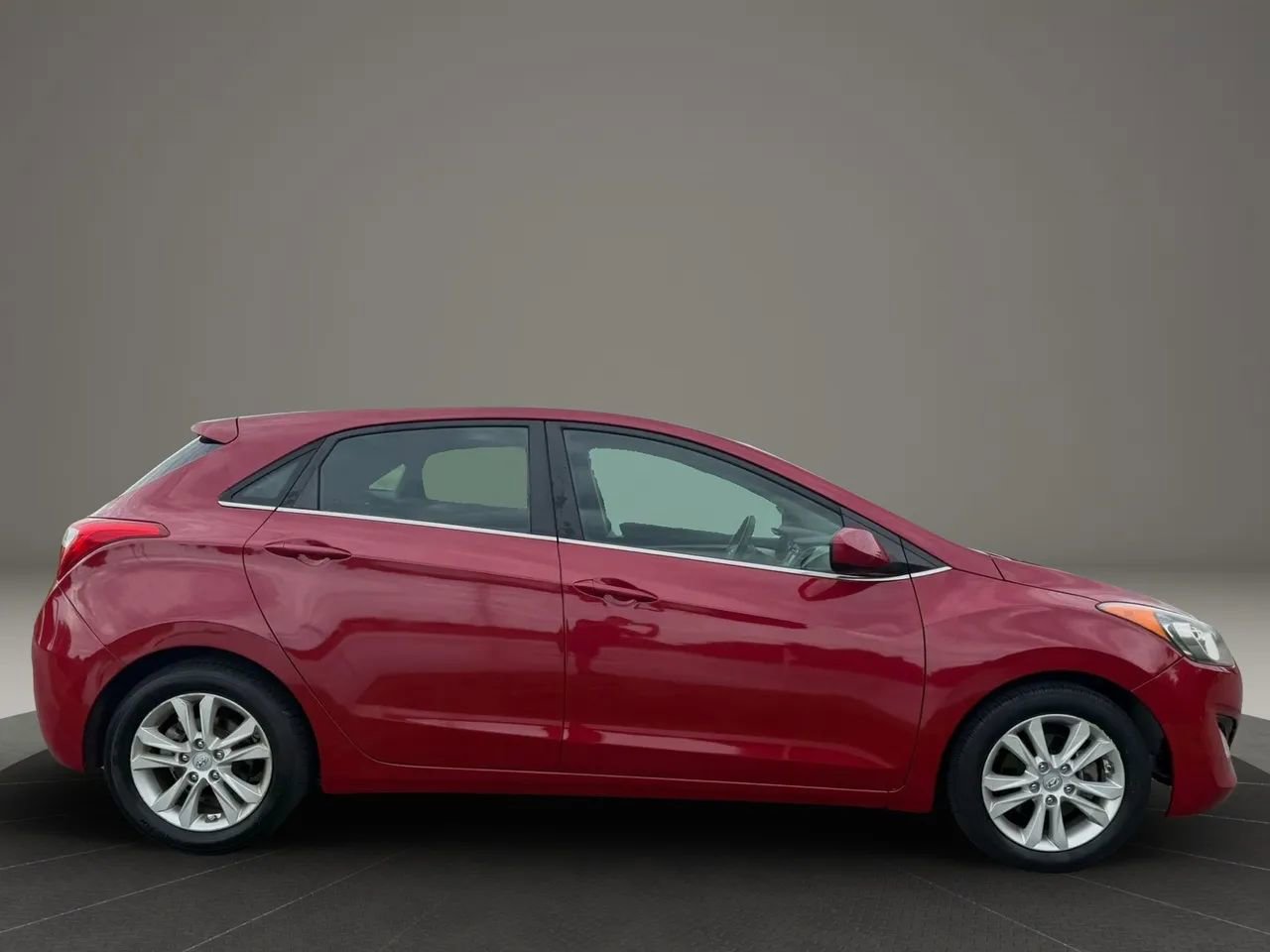 Used 2014 Hyundai Elantra GT FWD image 4