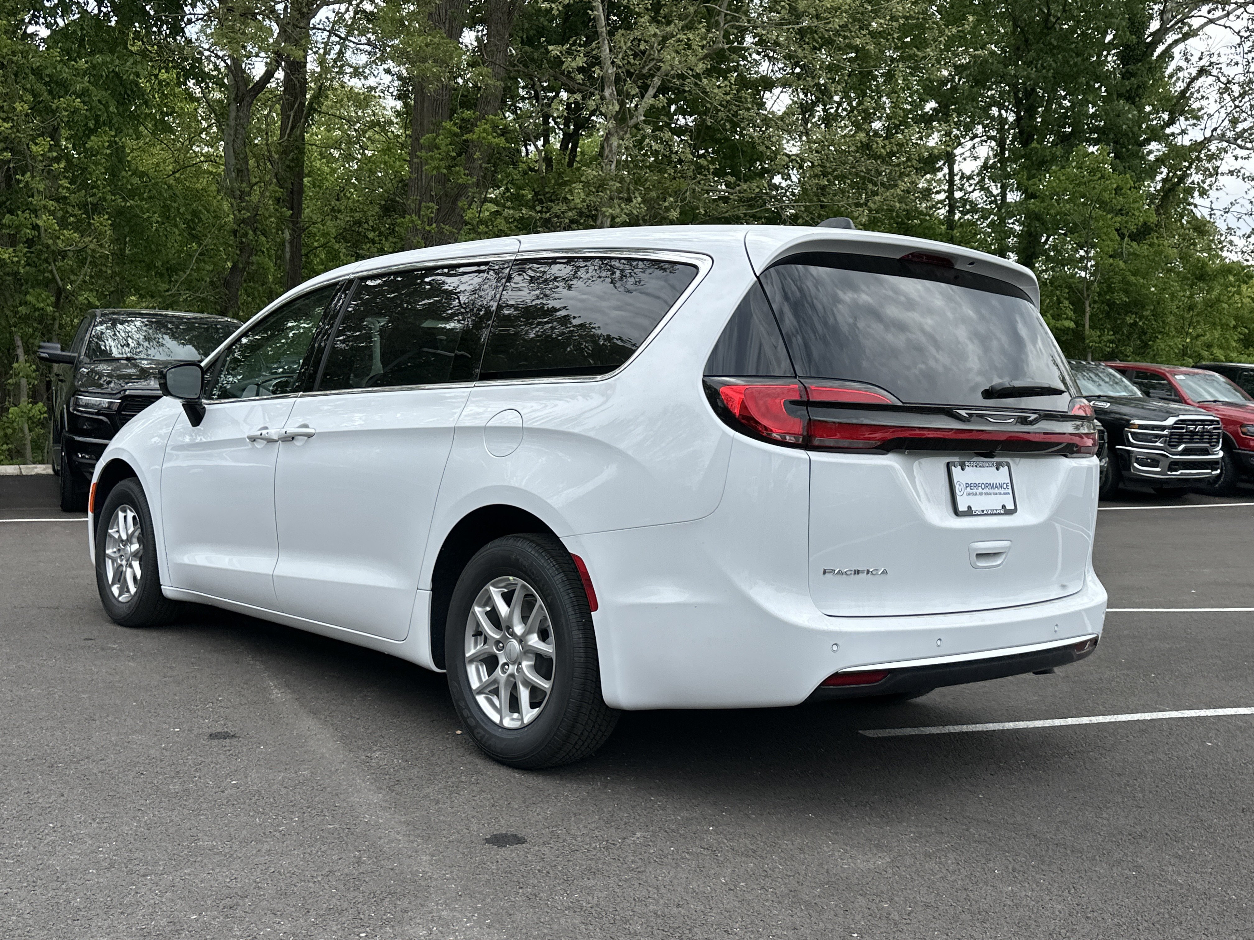 New 2027 Chrysler Pacifica Select FWD image 25