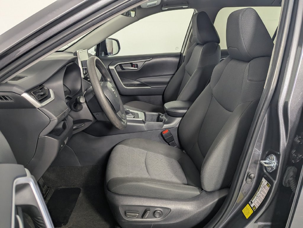 Used 2025 Toyota RAV4 XLE FWD image 13