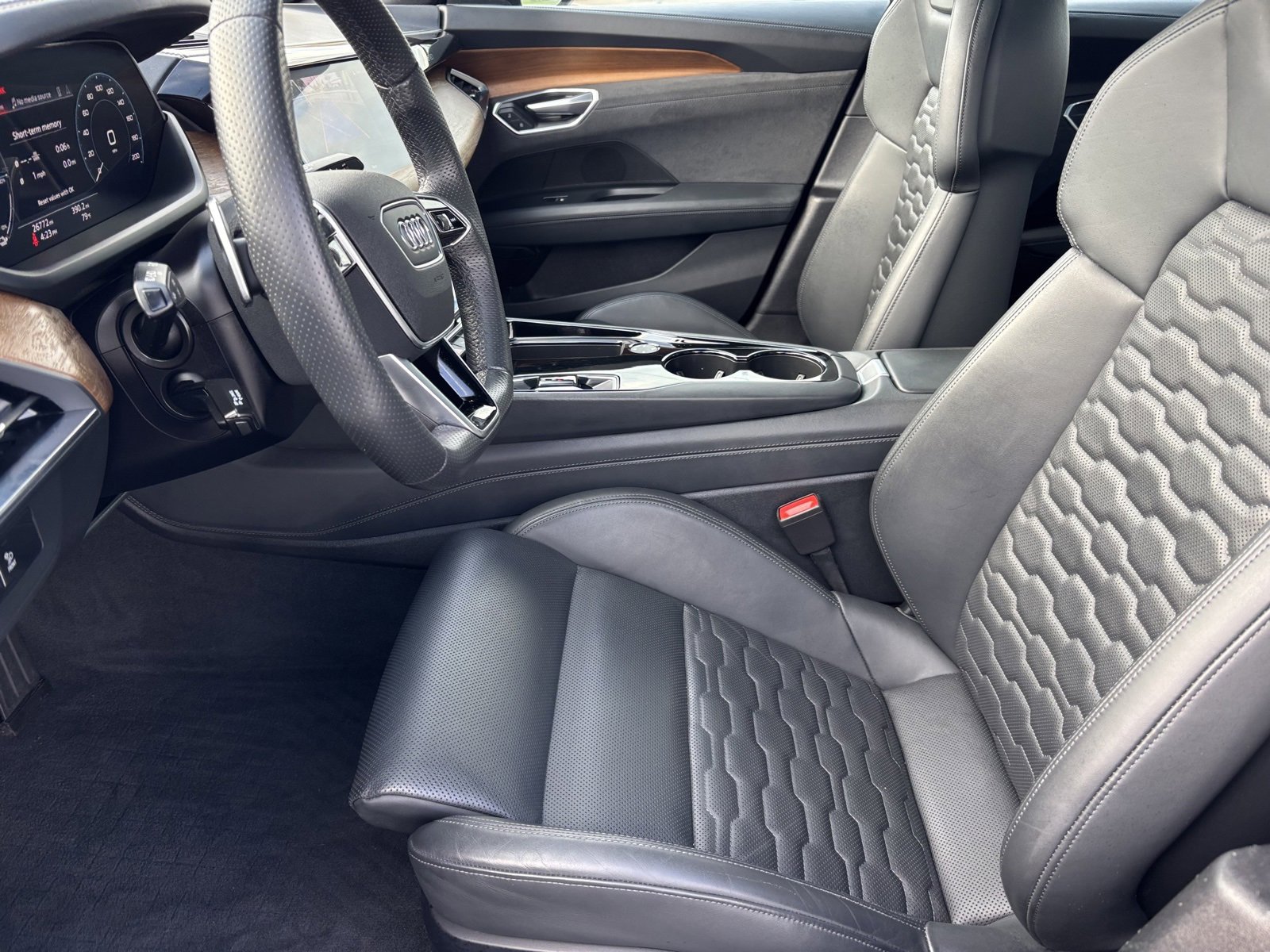 Used 2022 Audi e-tron GT Premium Plus image 18