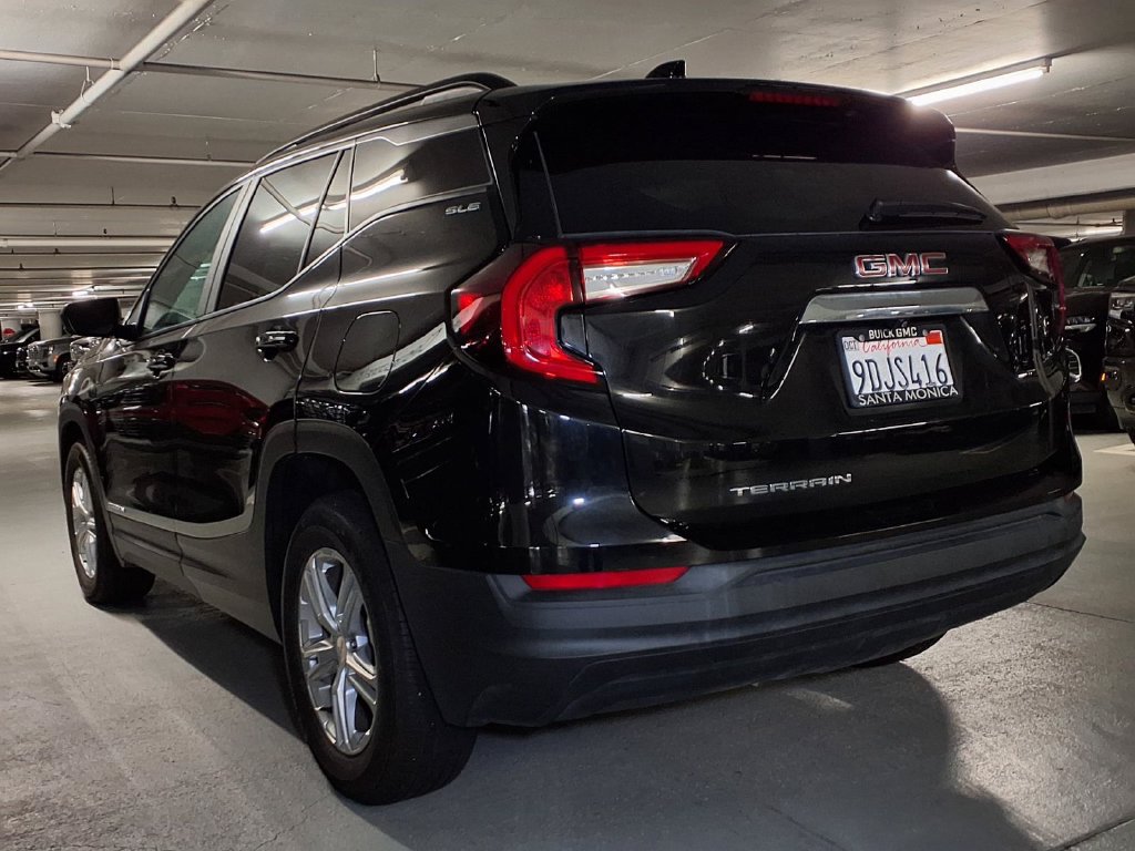 Certified 2022 GMC Terrain SLE w/ Driver Convenience Package FWD image 3