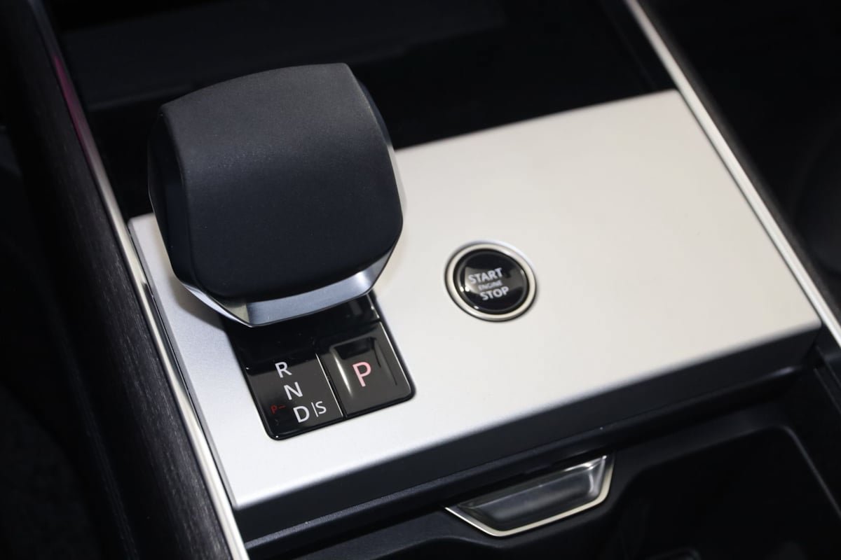 Used 2025 Land Rover Range Rover SE AWD/4WD image 7