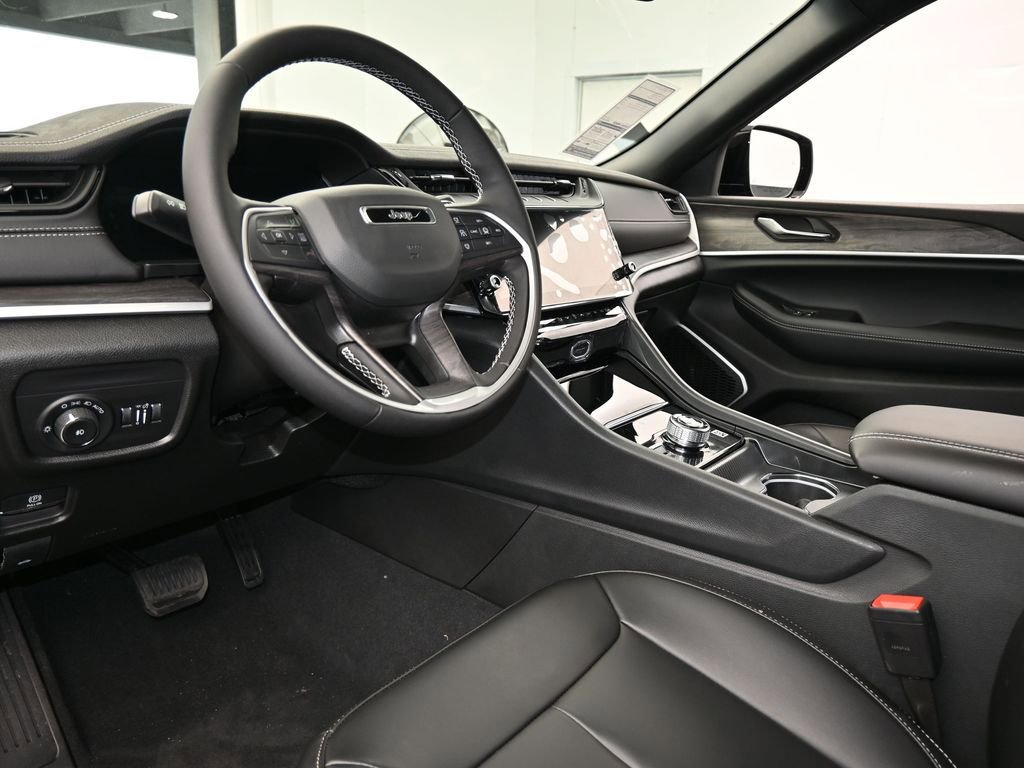 New 2026 Jeep Grand Cherokee Limited AWD/4WD image 12