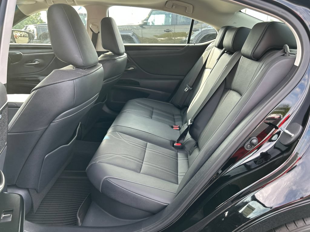 Used 2024 Lexus ES 300h w/ Accessory Package (Z2) FWD image 13