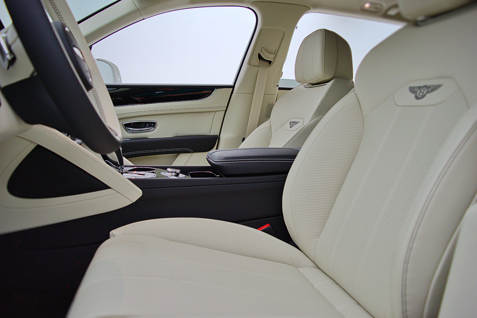 Used 2023 Bentley Bentayga Extended Wheelbase image 39