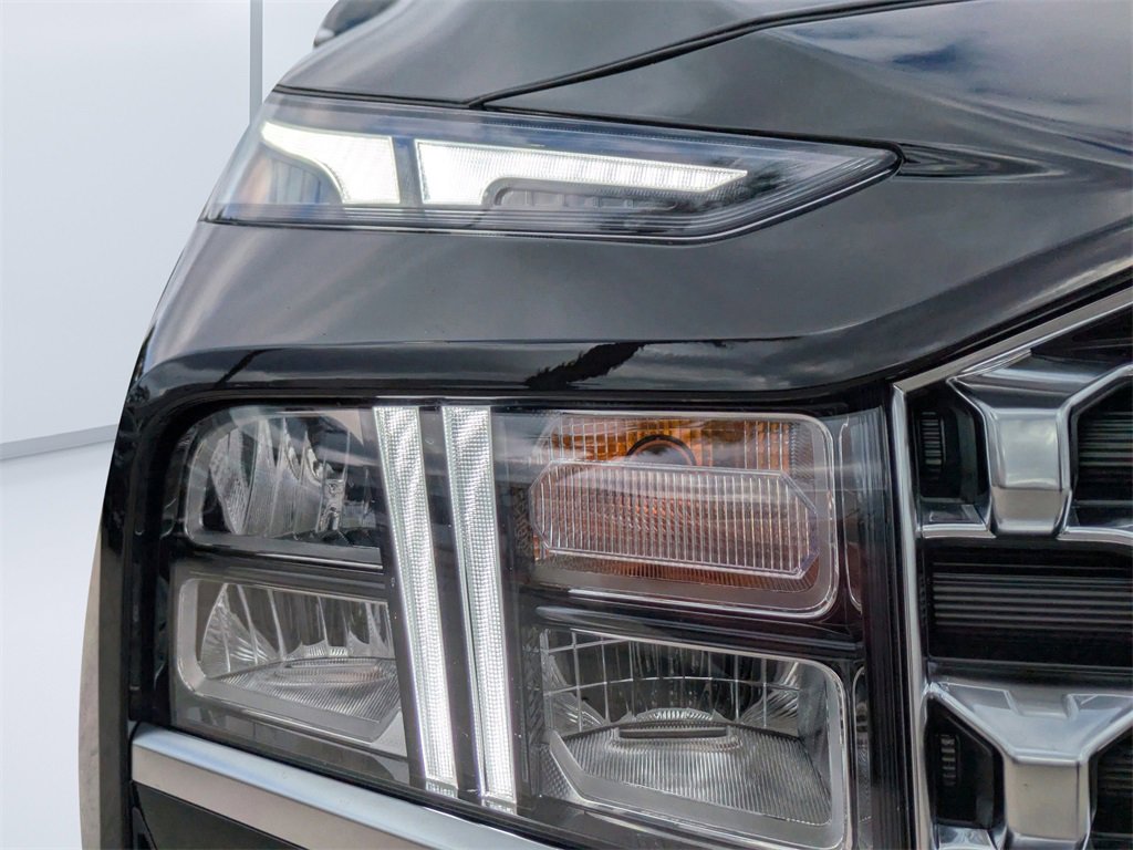 Used 2023 Hyundai Santa Fe SEL w/ Premium Package image 9