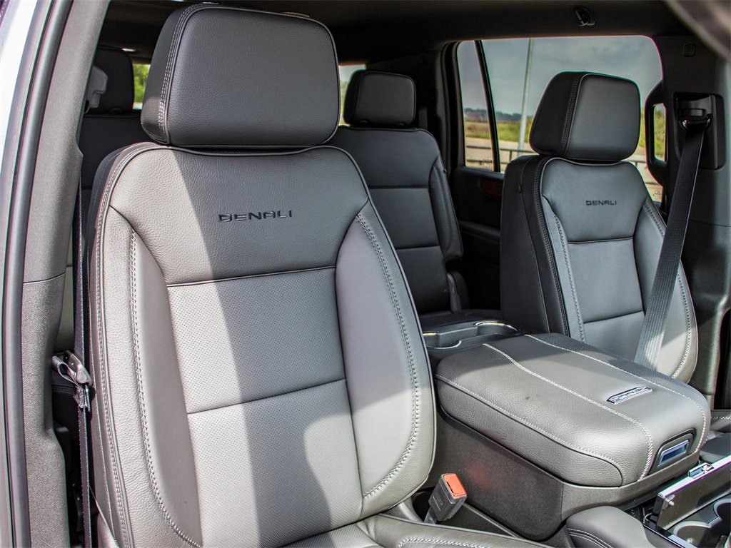 New 2025 GMC Yukon XL Denali image 13