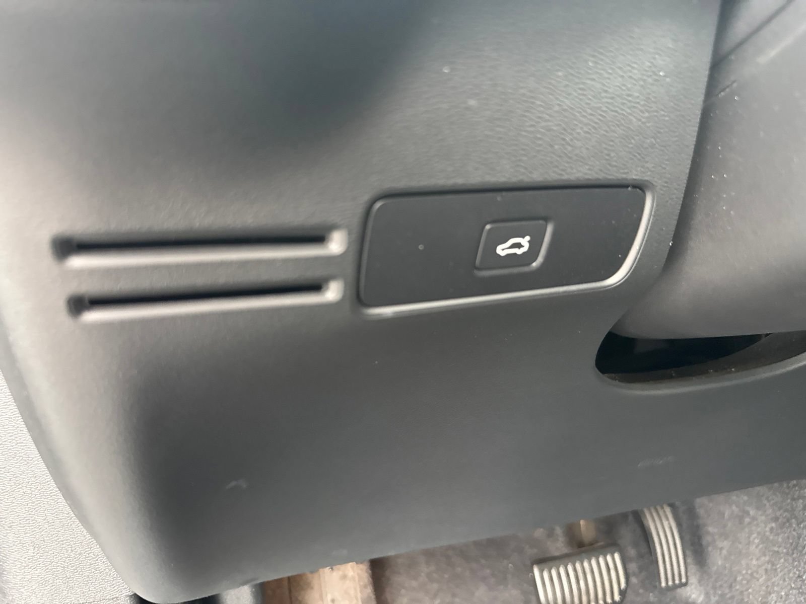 Used 2025 Volvo XC40 B5 Core AWD/4WD image 19