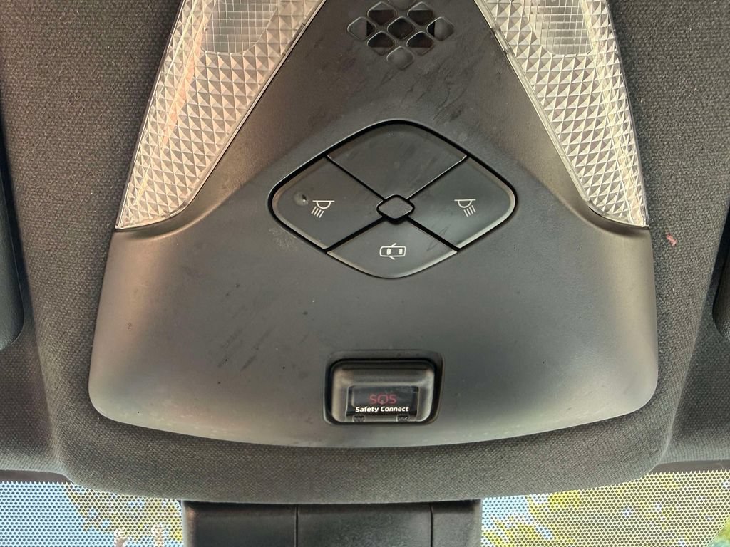 Used 2019 Toyota C-HR XLE FWD image 23