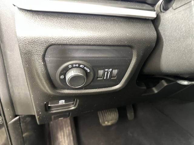 Used 2023 Jeep Grand Cherokee Laredo w/ Luxury Tech Group I image 19