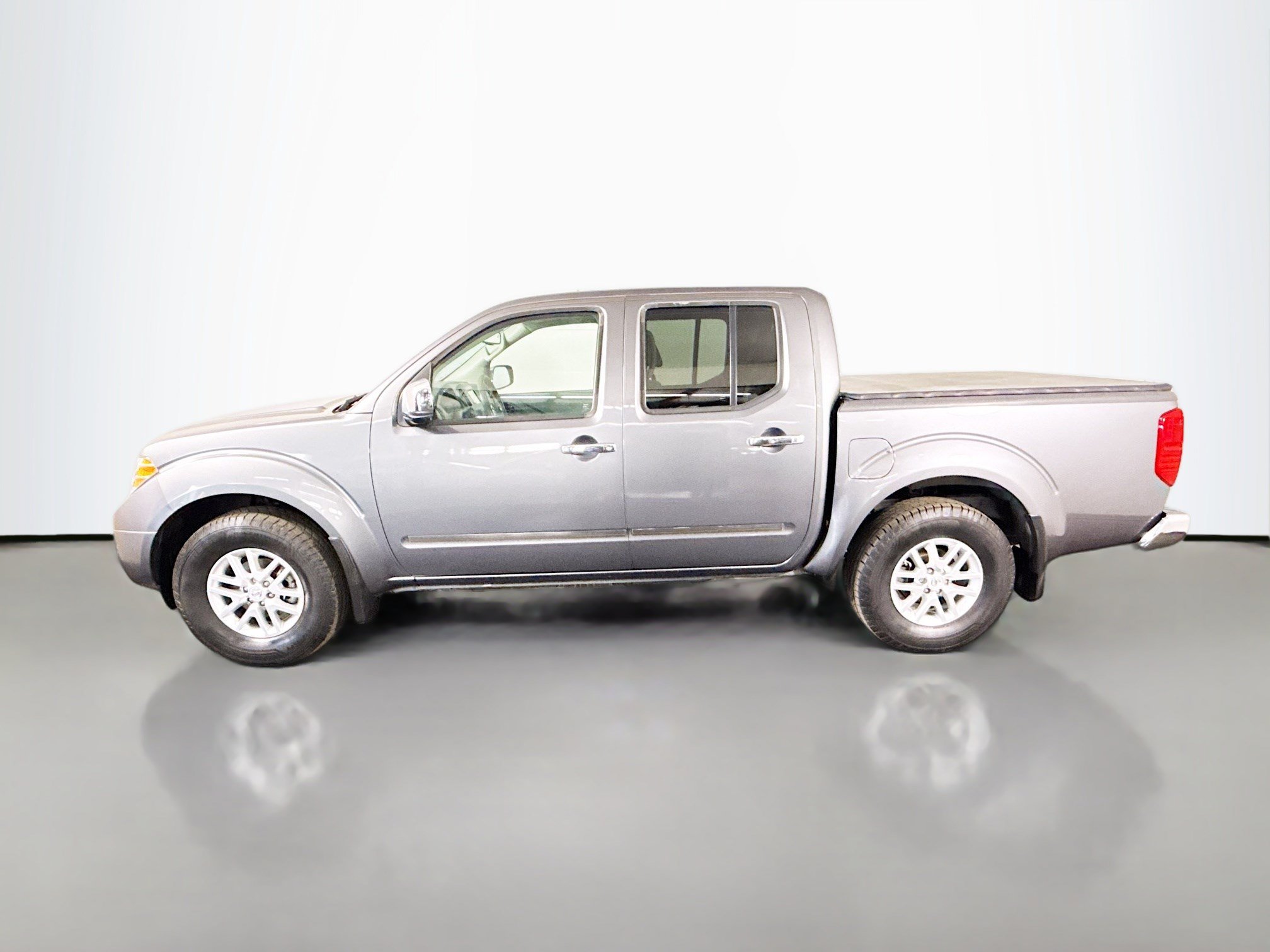 Used 2021 Nissan Frontier SV RWD image 6