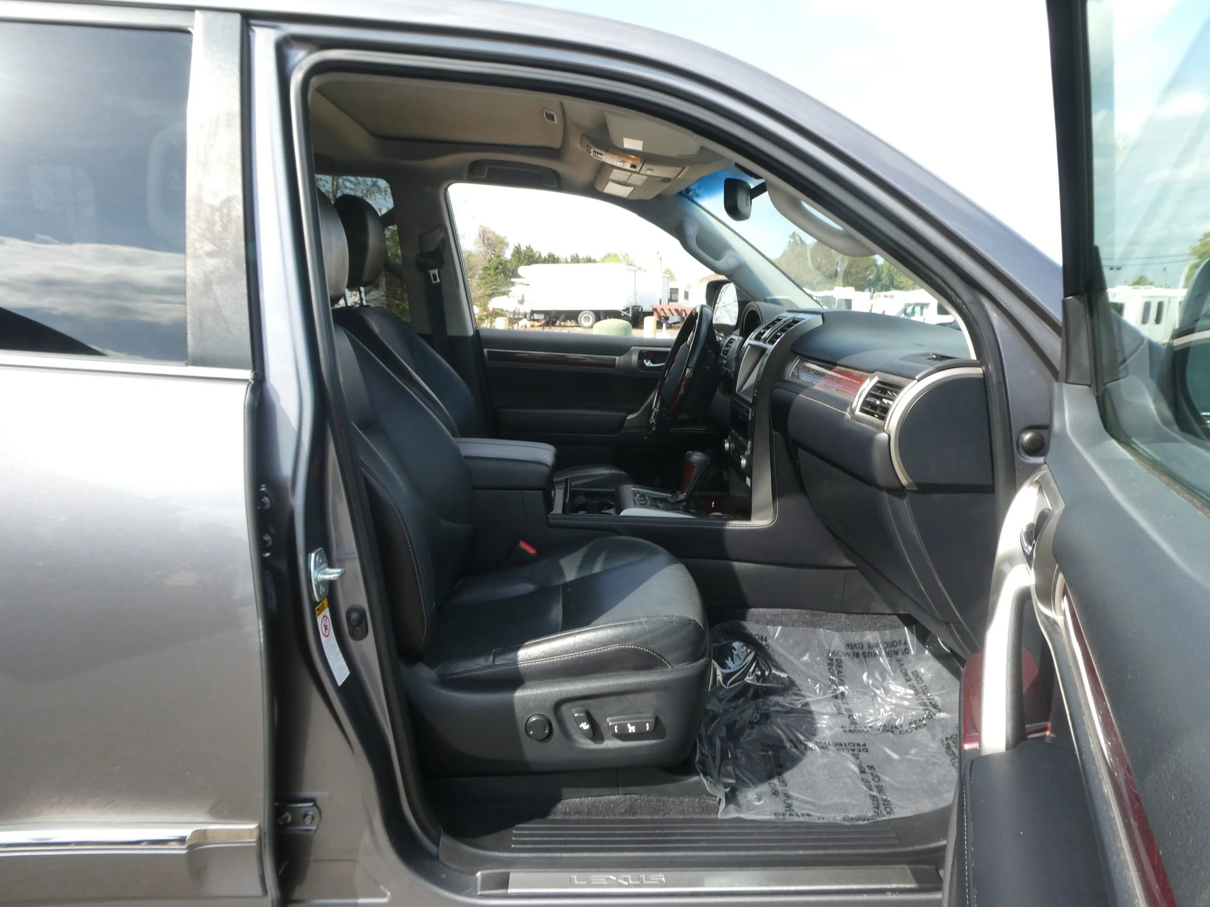 Used 2016 Lexus GX 460 w/ Premium Package image 28