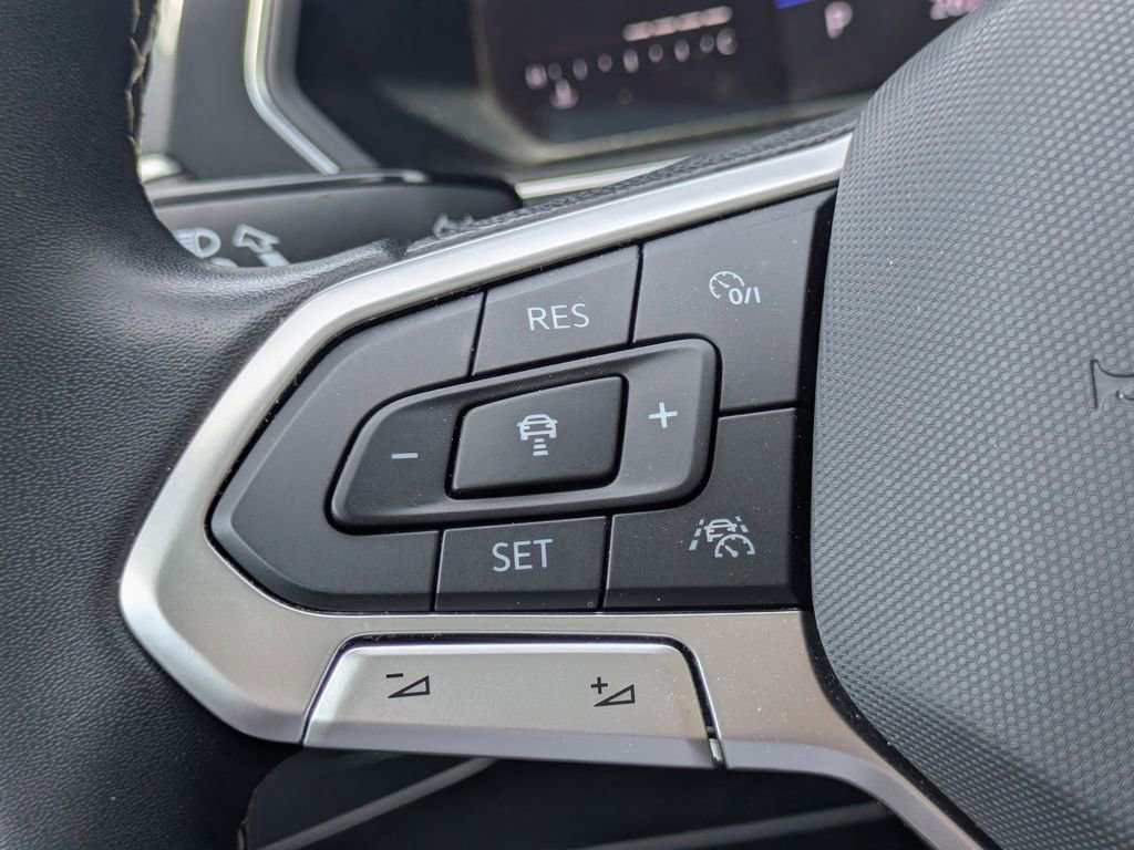 Certified 2022 Volkswagen Tiguan SE image 25