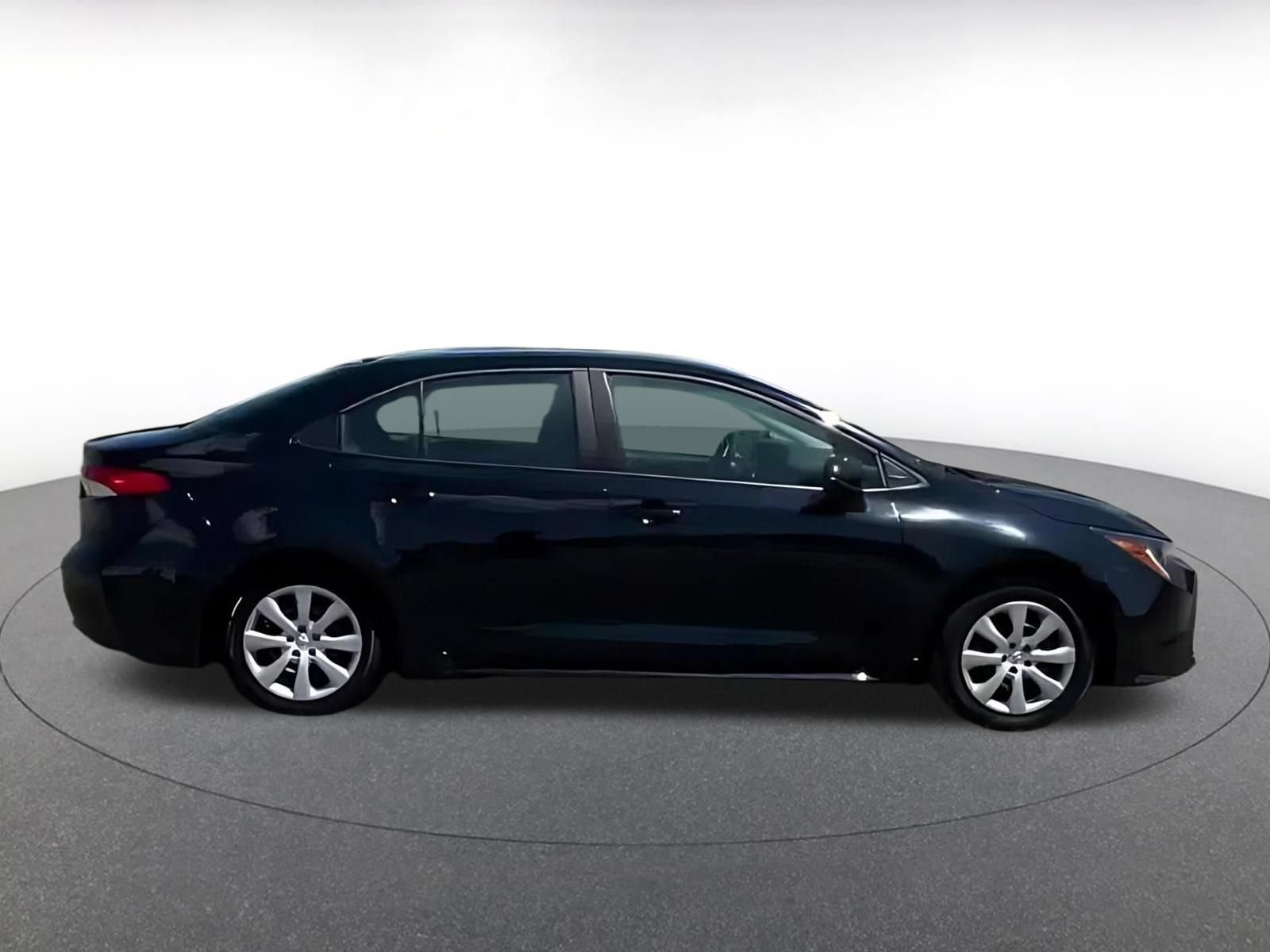 Used 2025 Toyota Corolla LE FWD image 3