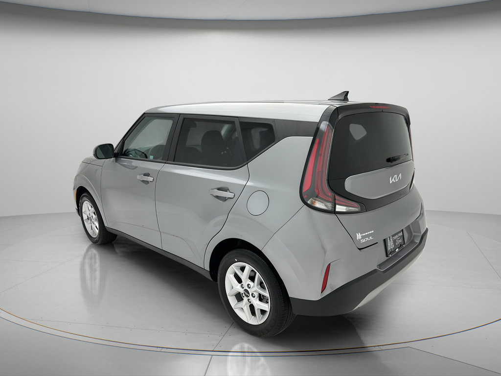 Used 2025 Kia Soul LX w/ LX Technology Package FWD image 4