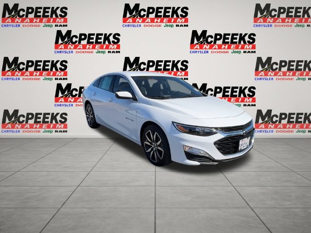 Used 2025 Chevrolet Malibu RS FWD image 2