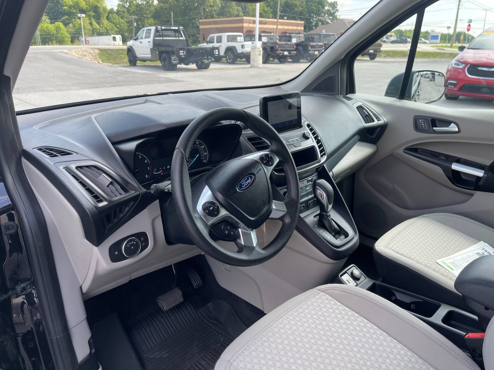 Used 2022 Ford Transit Connect XLT w/ Trailer Tow Package FWD image 11