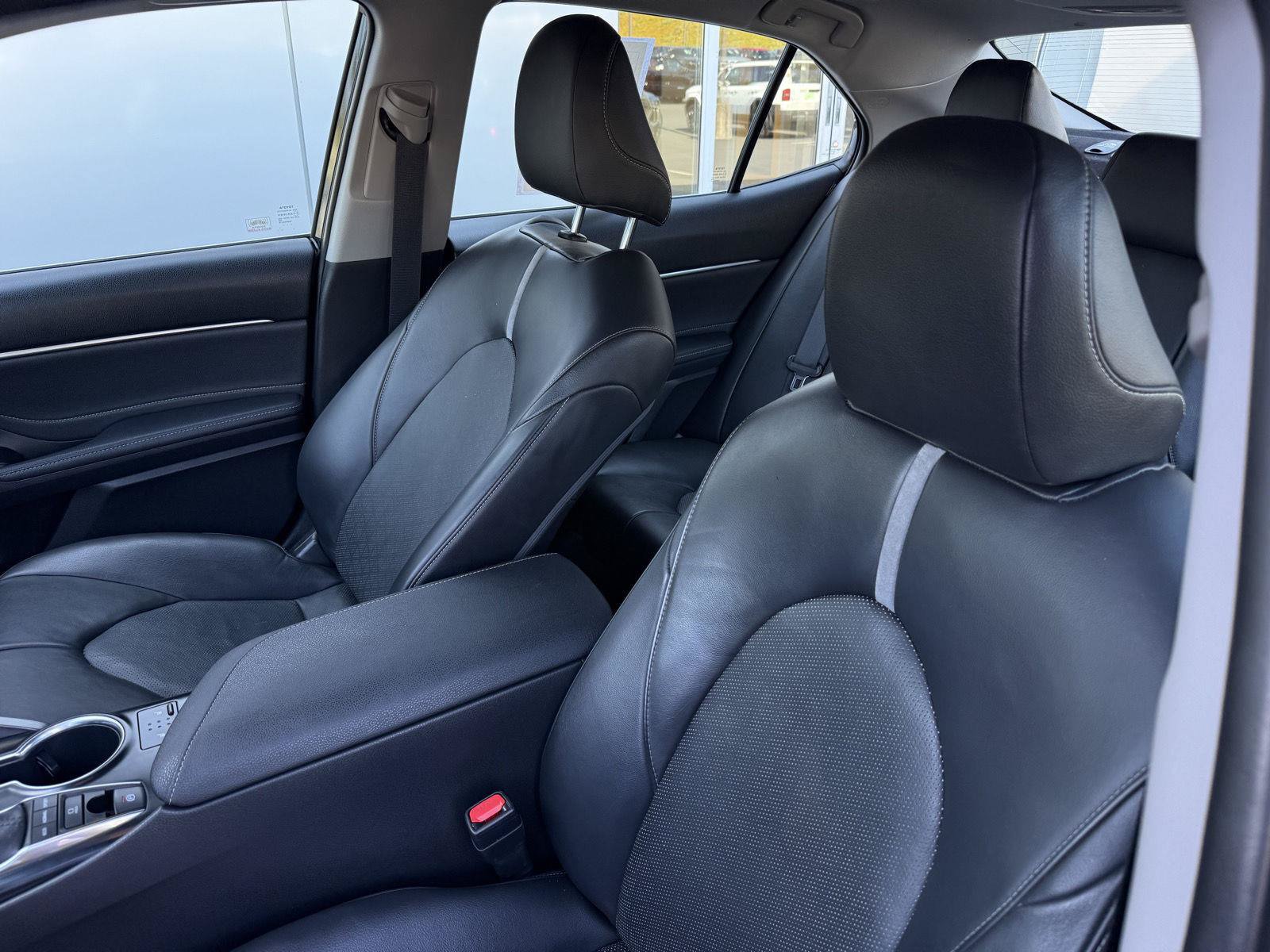 Used 2018 Toyota Camry XSE FWD image 13