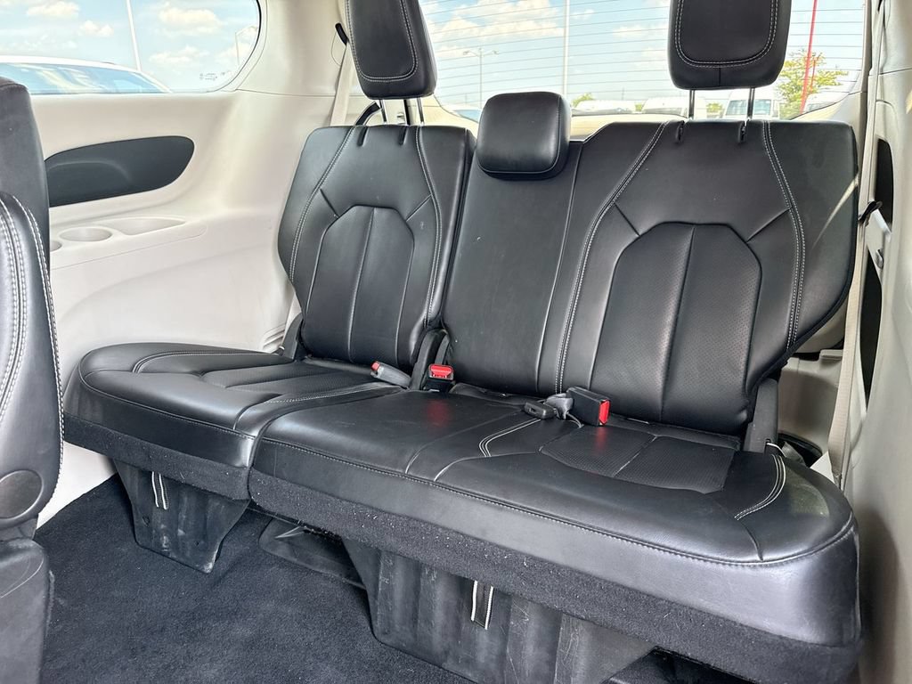 Used 2024 Chrysler Pacifica Touring-L FWD image 23