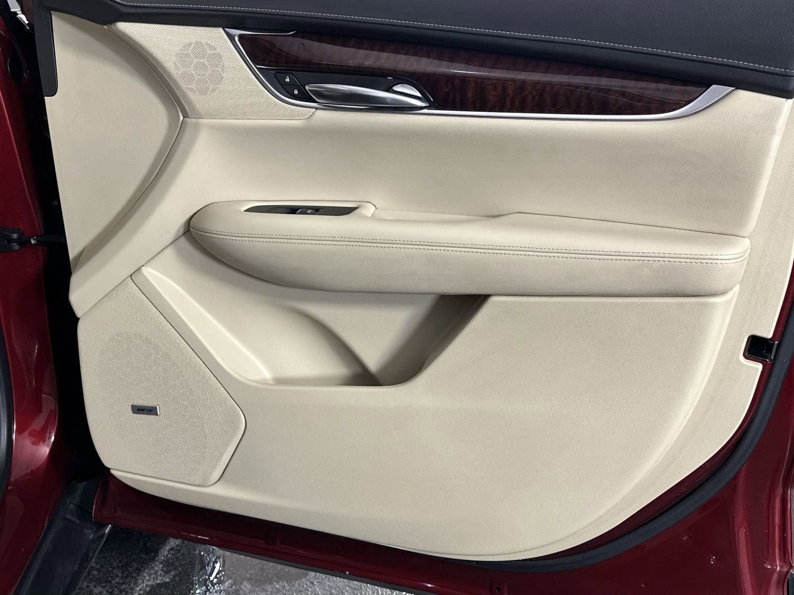 Used 2017 Cadillac XT5 Luxury w/ Driver Awareness Package image 31