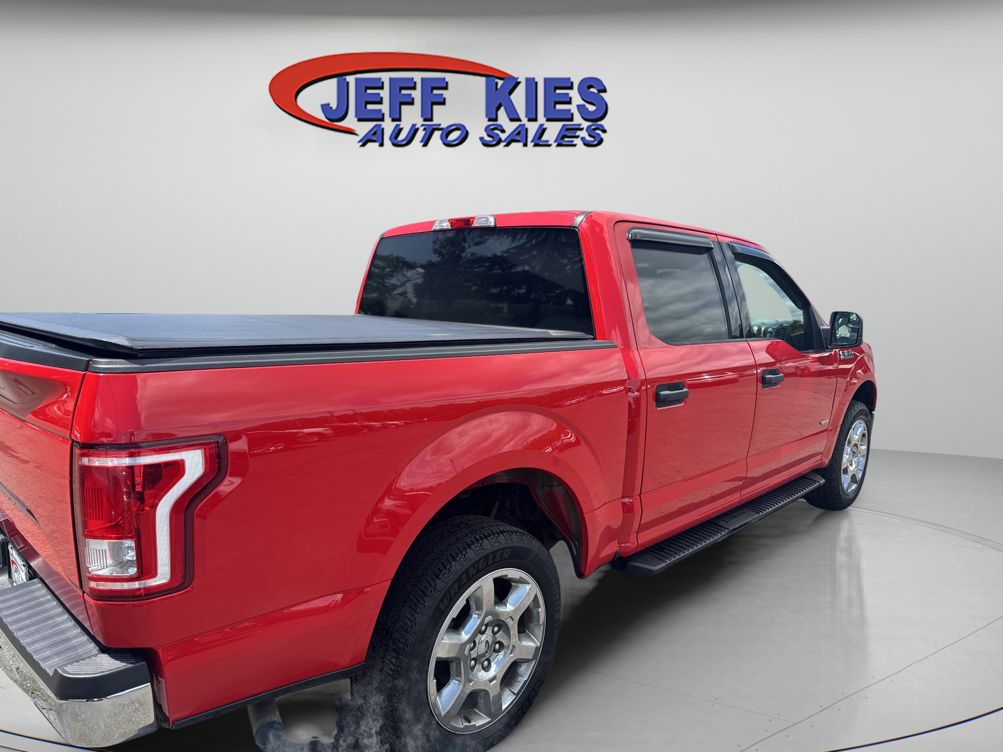 Used 2016 Ford F150 XLT AWD/4WD image 5