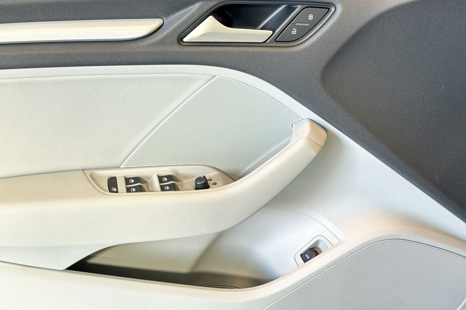 Used 2015 Audi A3 2.0T Premium image 17