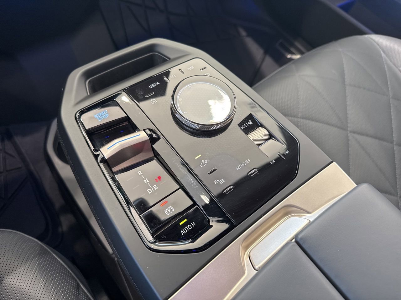 Used 2024 BMW iX xDrive50 w/ Sport Package image 29