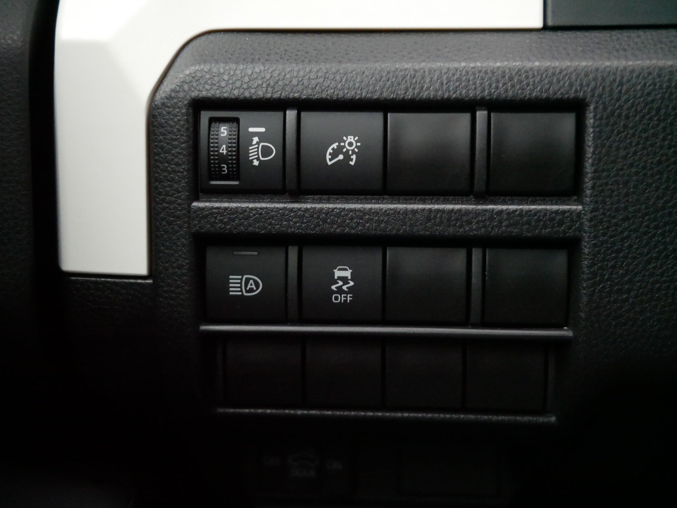 Certified 2024 Toyota Tacoma TRD Off-Road AWD/4WD image 26