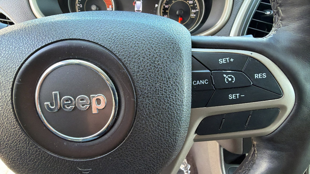 Used 2017 Jeep Cherokee Trailhawk image 20