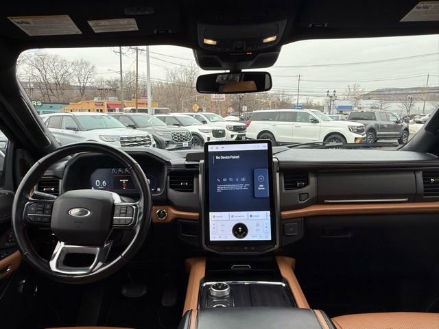 Certified 2023 Ford Expedition Platinum image 3