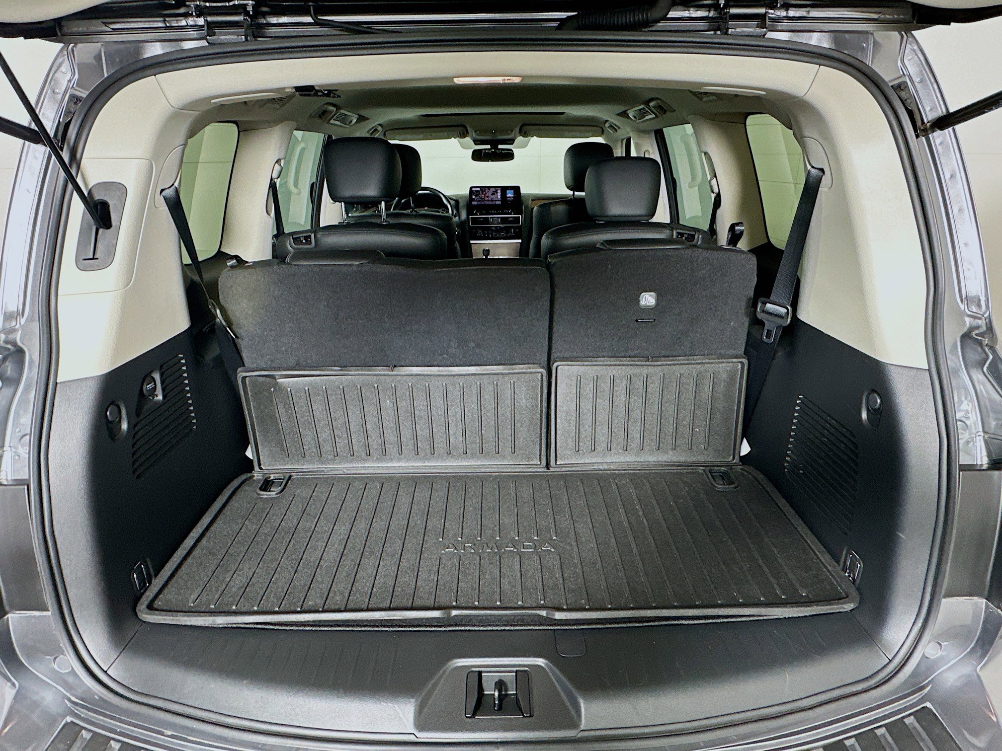 Used 2024 Nissan Armada SL w/ Captain's Chairs Package image 30