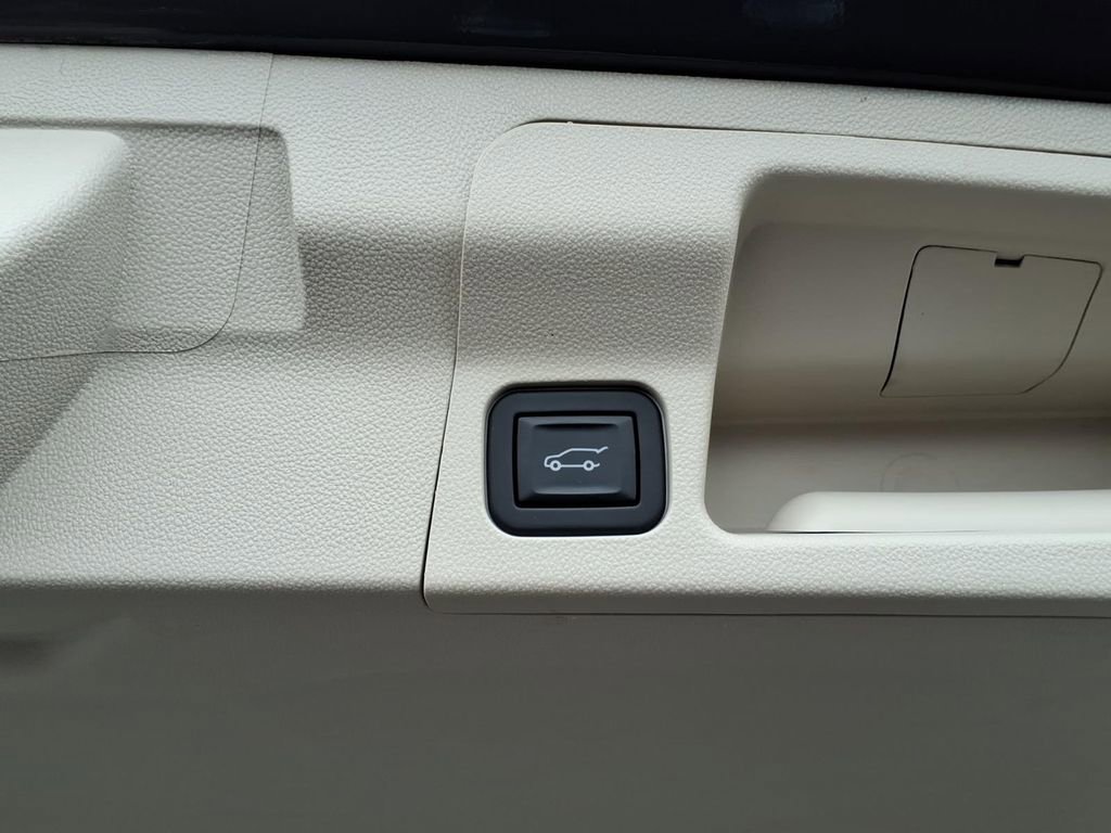 Certified 2023 GMC Acadia Denali w/ Denali Ultimate Package image 22