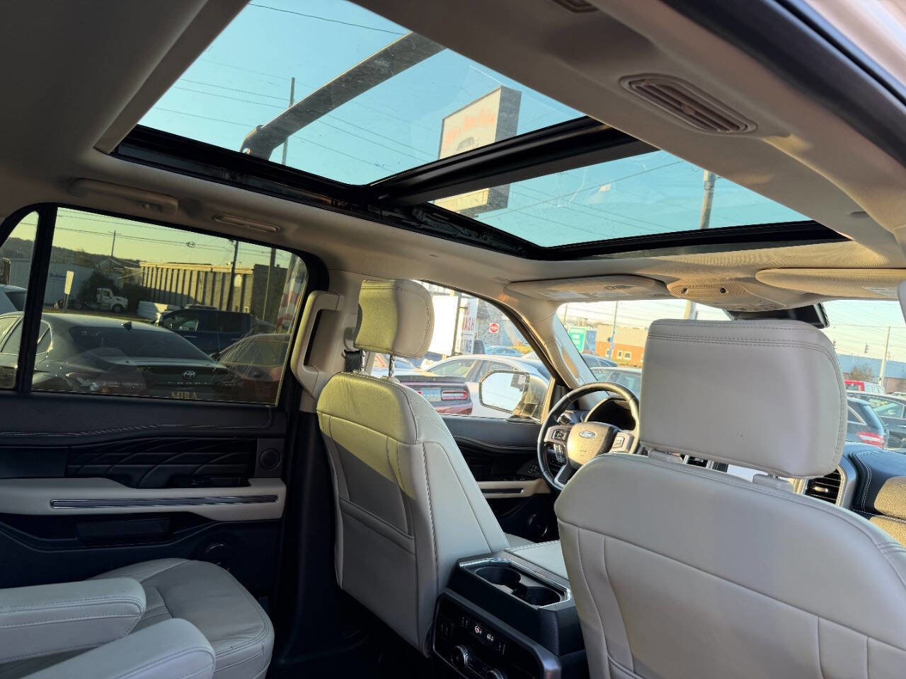 Used 2018 Ford Expedition Platinum image 27