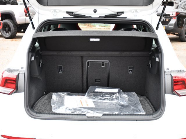 New 2026 Volkswagen GTI SE FWD image 31